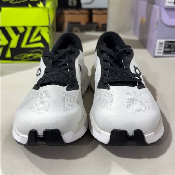 On Running Women’s Size 7 Black and White Sneakers - Picture 3 of 5